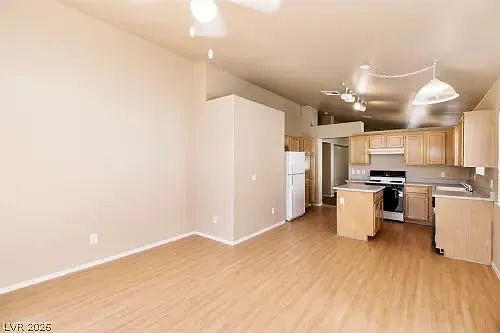 3 bed, 2.0 bath, 1580 sqft, $1,100 — Photo 2