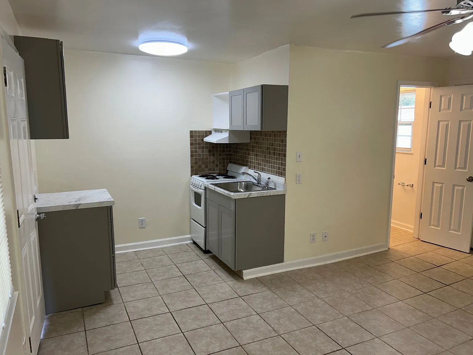 Studio, 275 sqft, $850 — Photo 3