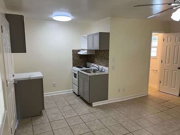3rd image of 2900 Player St #5