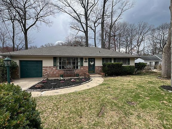 2nd image of 1415 Orchard Ln