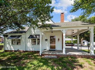 522 W Corbett Ave, Swansboro, NC 28584