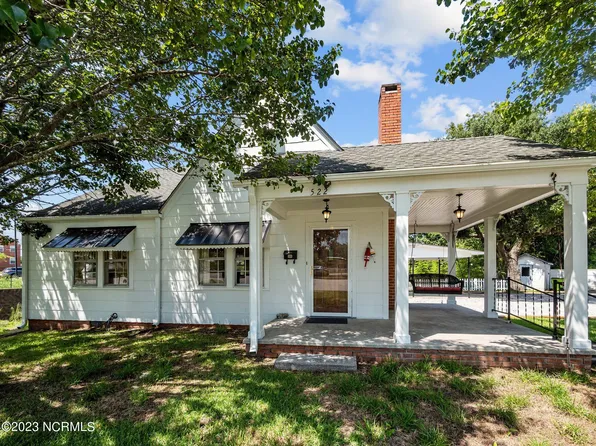 522 W Corbett Avenue, Swansboro, NC 28584
