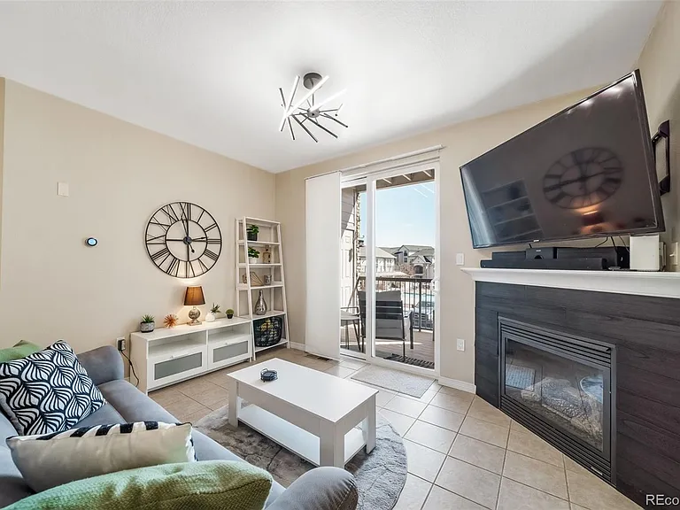 7292 S Blackhawk St #203 — Photo 5