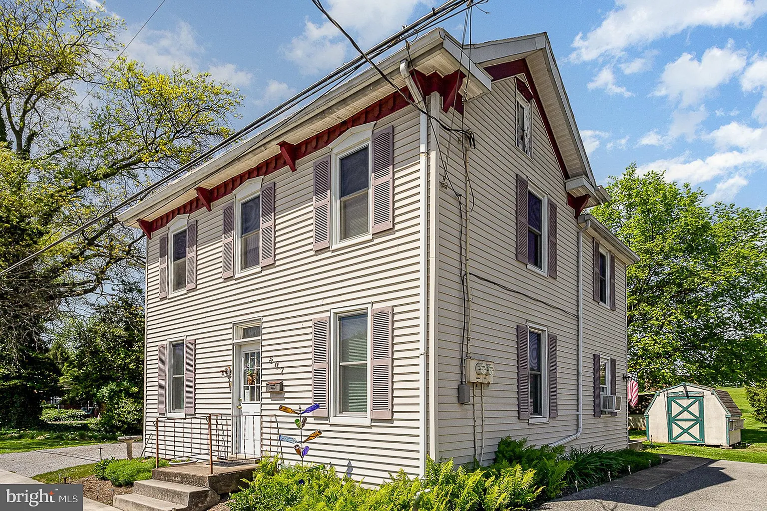307 Essex St photo 1