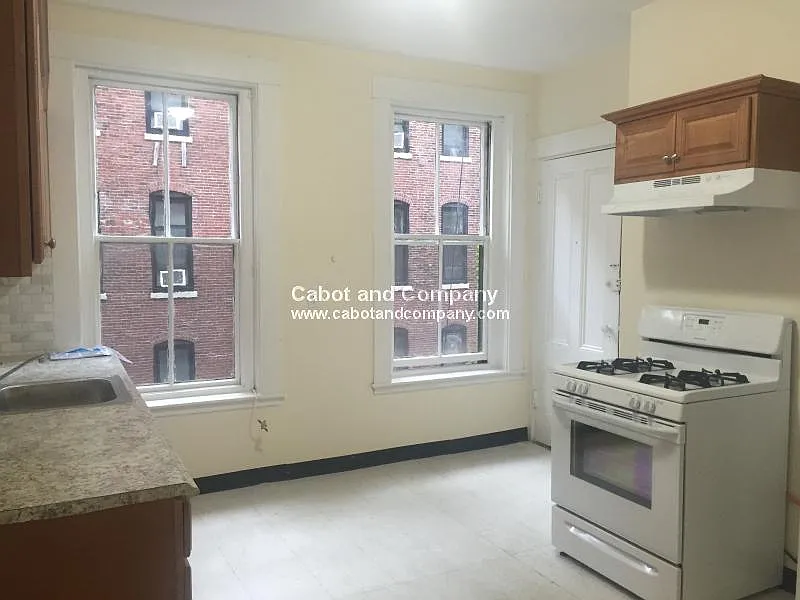 3 bed, 1.0 bath, $4,800 — Photo 2