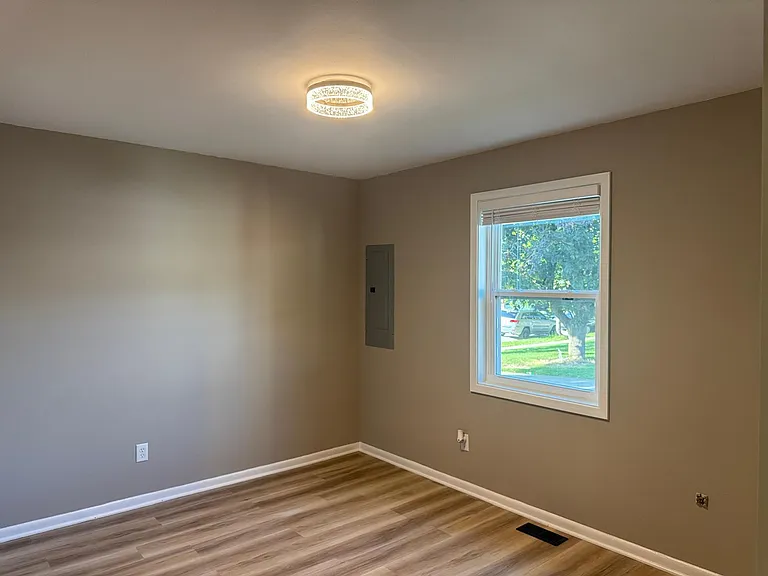 312 E Staat St #314 — Photo 3