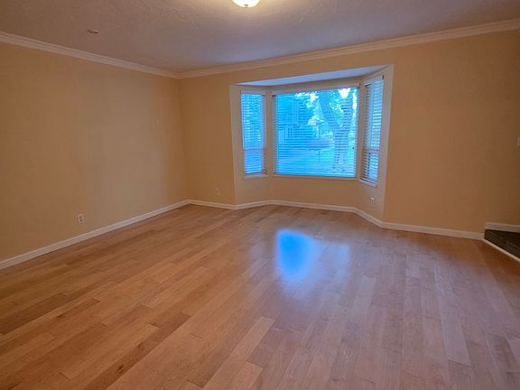 2nd image of 420 Sycamore Cir