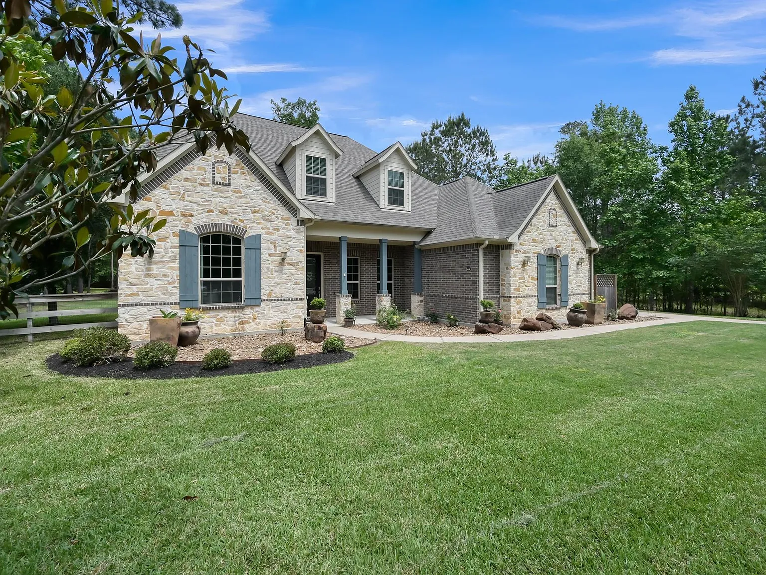 4 bed, 3.5 bath, 3096 sqft, $3,900 — Photo 2