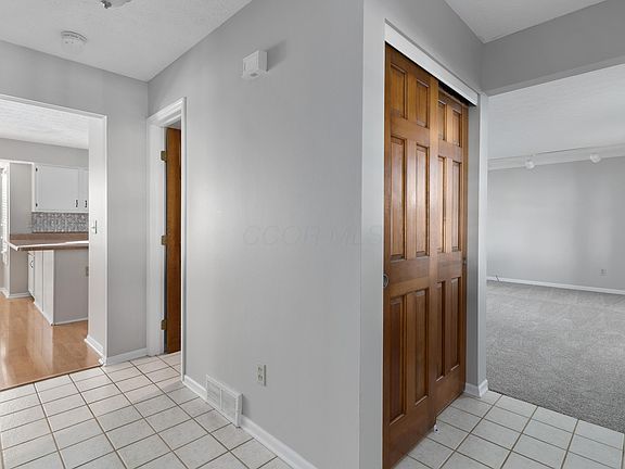 5th image of 339 Green Meadows Dr W