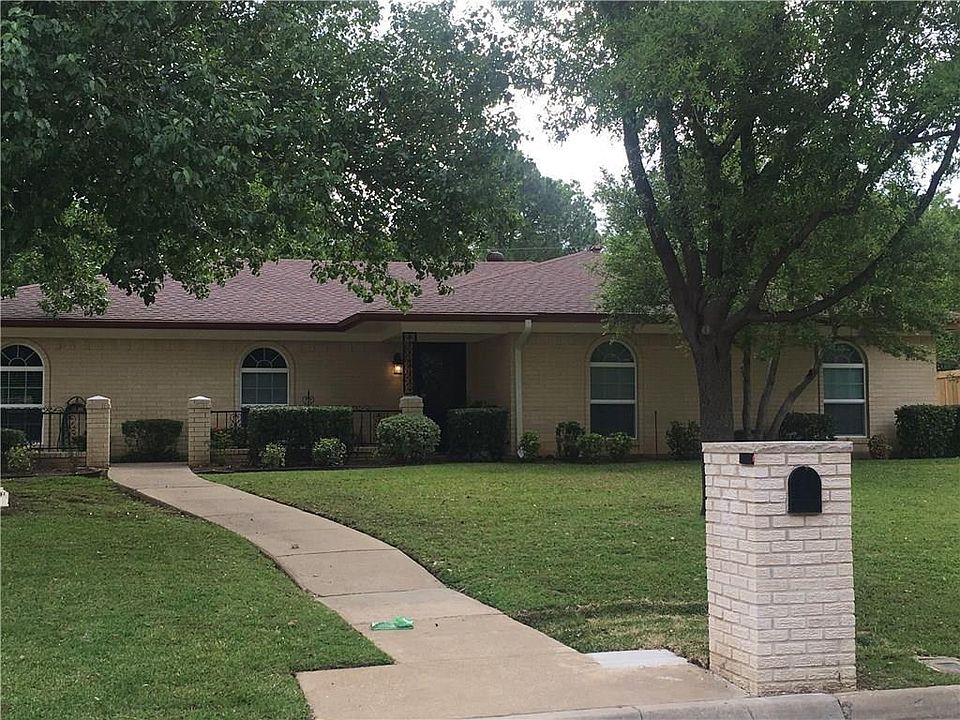 1st image of 409 Frankie Ln