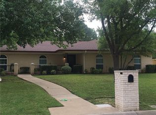 409 Frankie Ln, Lewisville, TX 75057