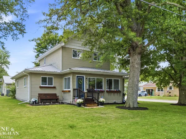 732 N 9th St, Saint Clair, MI 48079