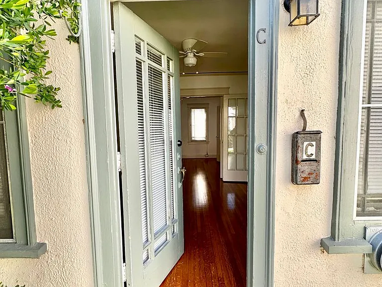 Crestmoore 715 — Photo 2