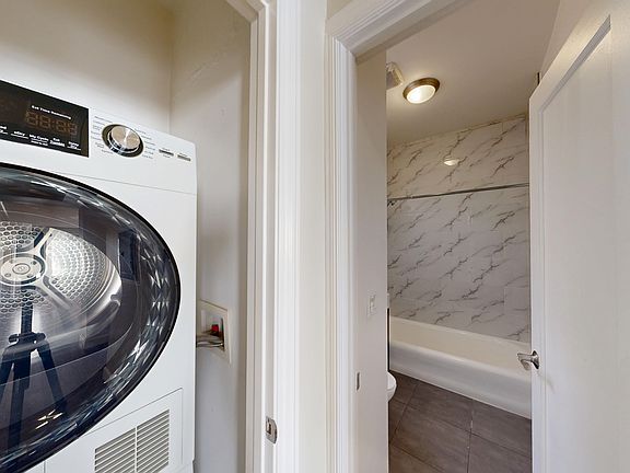 4th image of 1840 Clay St APT 103