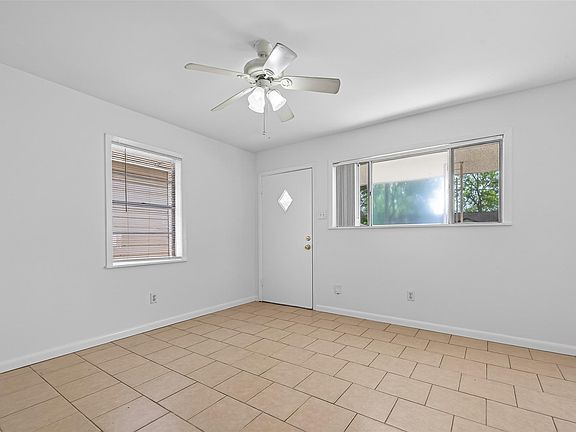 4th image of 312 Travis St