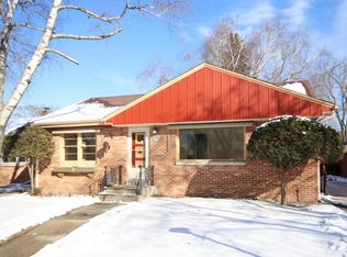 5718 N Argyle Ave, Glendale, WI 53209