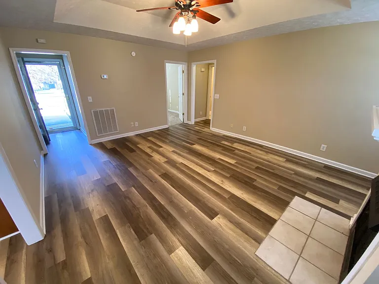 711 Fields Ln — Photo 3