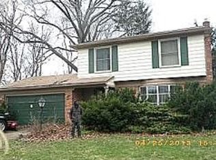 30251 Canterbury Dr, Southfield, MI 48076