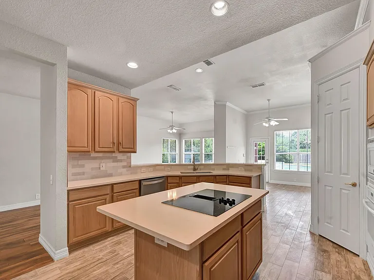306 Canyon Lake Dr — Photo 16