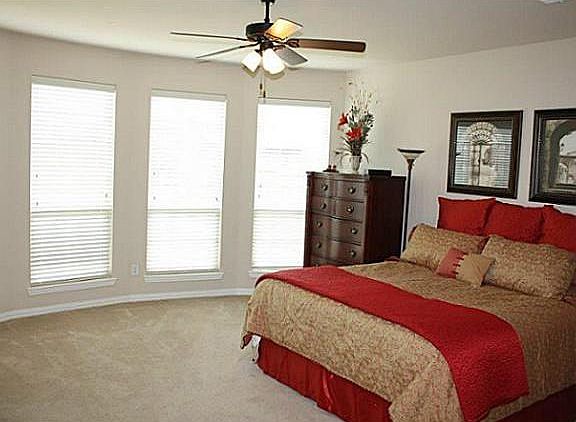 4th image of 220 Brutus Blvd