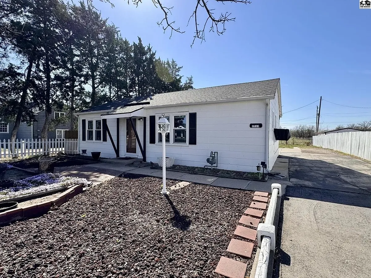 Building Photo - 1711 E 30th Ave