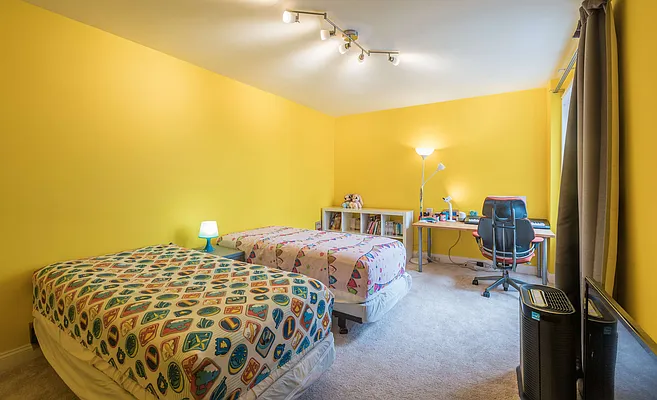 Sold by Winzone Realty Inc | media 10