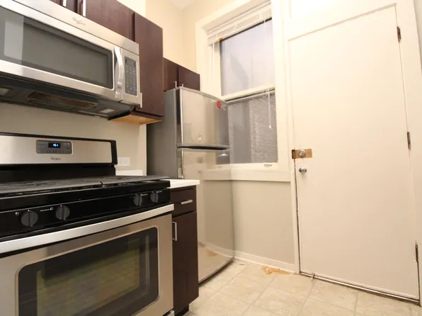 2302 N Clark St APT 2W, Chicago, IL 60614