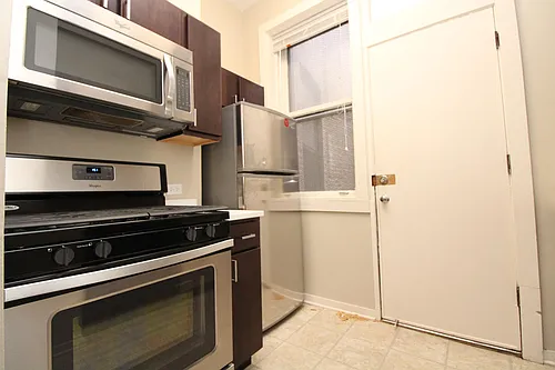 2302 N Clark St Photo 1