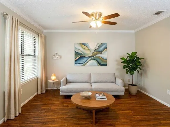 11519 Pecan Creek Pkwy APT 8, Austin, TX 78750