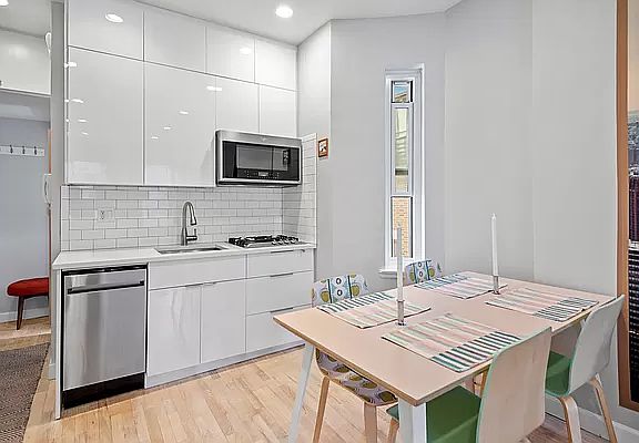 3rd image of 238 E 84th St APT 5C
