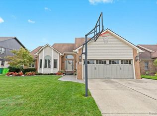 20930 Summerfield Dr, Macomb, MI 48044