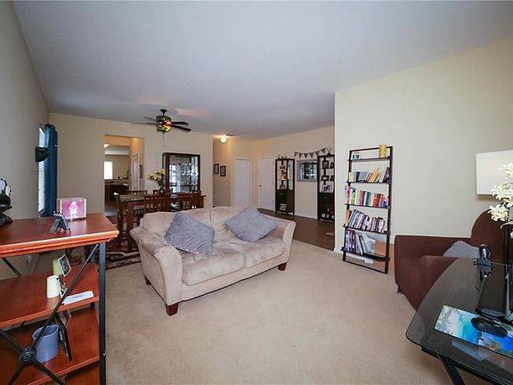5th image of 611 Stonehaven Dr