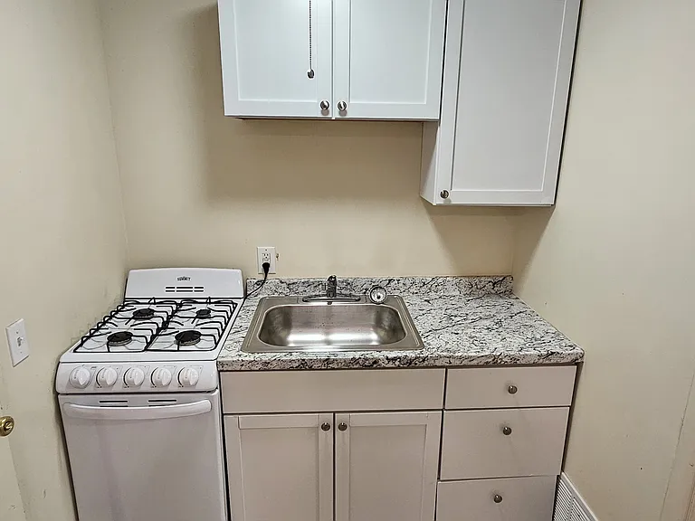 330 W State St #7 — Photo 13