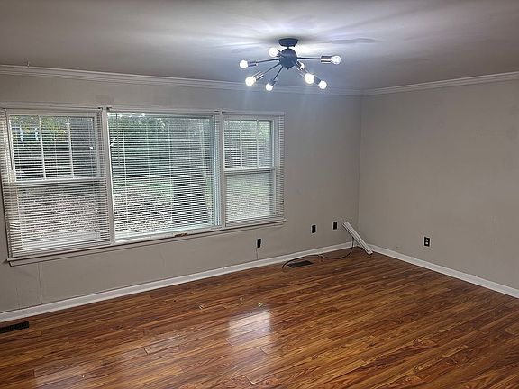 2nd image of 907 Wilmar Cir