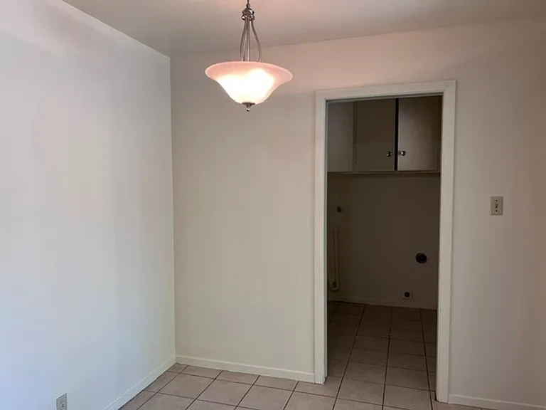 6801 Las Palamitas Way - South Land Park Duplex with central heat and air. Close to shopping and ... — Photo 14
