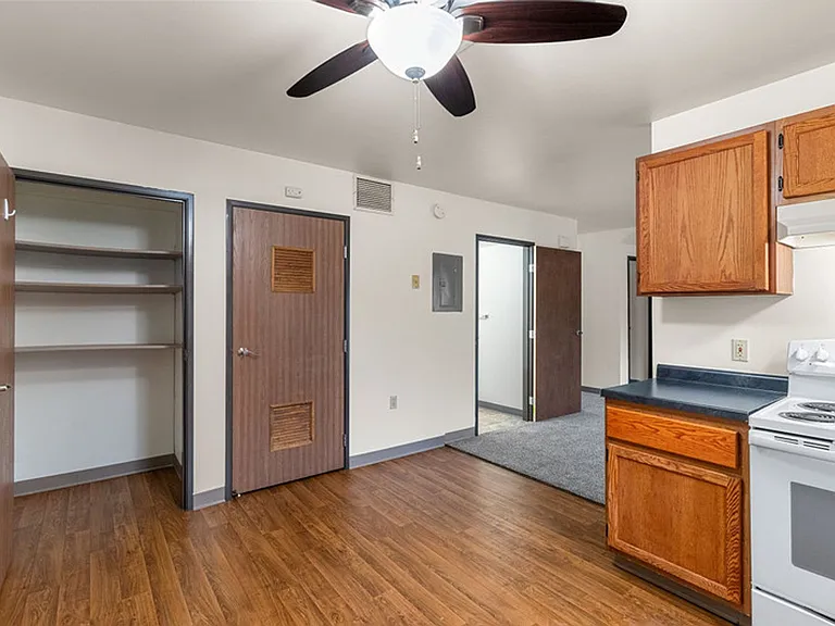 Hickory Drive and Pinecrest Apartments — Photo 8
