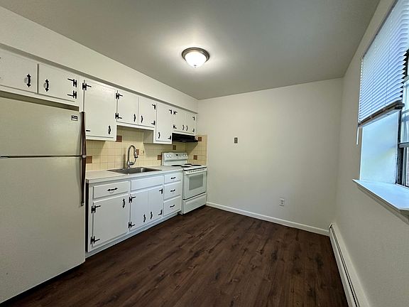 3rd image of 301 E Brown St APT B6