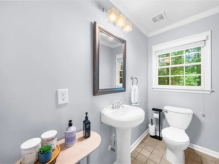 5667 Colton Dr — Photo 17