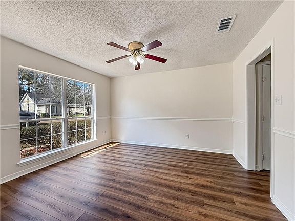 5th image of 127 Sumner St