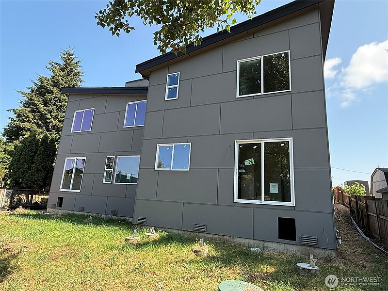 5th image of 12017 5th Avenue SW #a