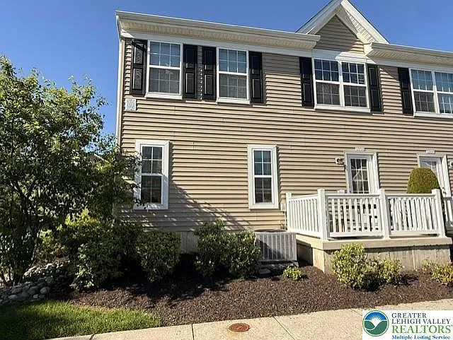 5998 Valley Forge Dr — Photo 2
