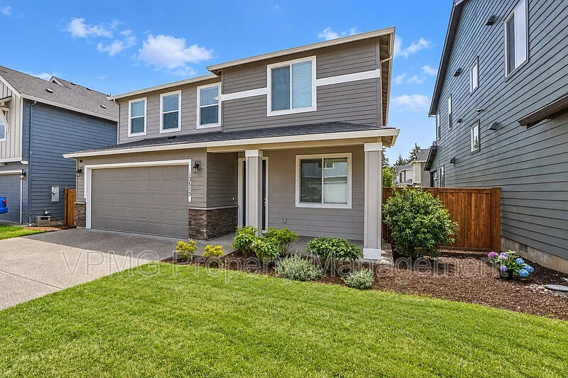 3 bed, 2.5 bath, 2190 sqft, $3,095 — Photo 1