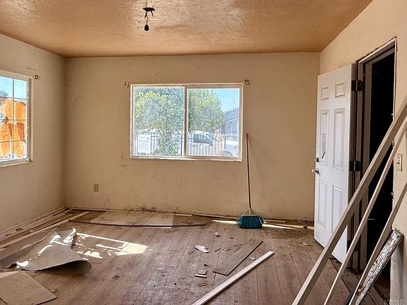 5th image of 609 E Tulare St