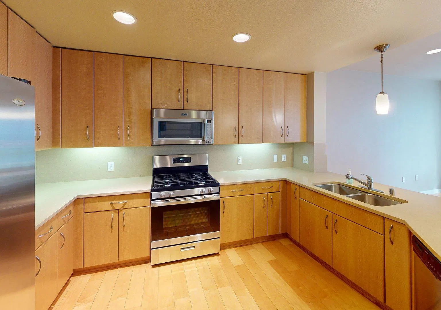 1 bed, 861 sqft, $2,600 — Photo 2