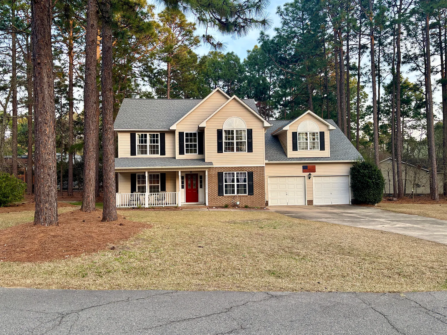 3 bed, 2400 sqft, $2,200 — Photo 1