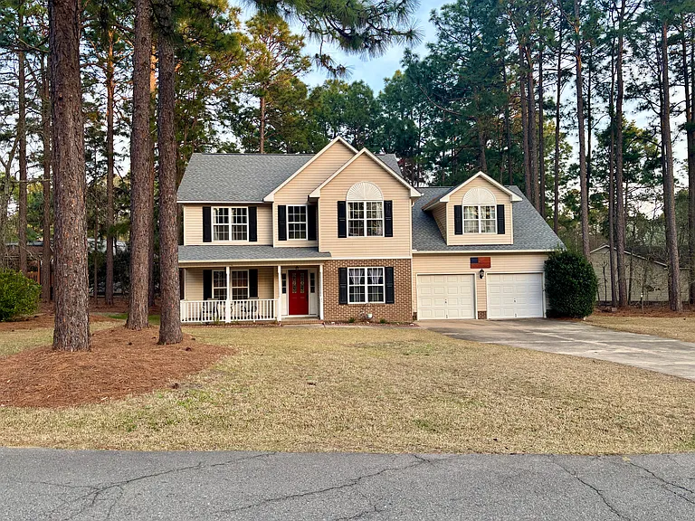 35 Harborview Dr — Photo 1