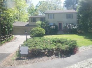 8 Macarthur Rd, Natick, MA 01760