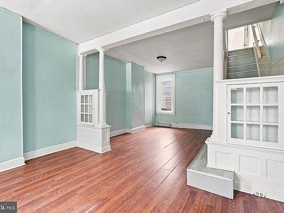2nd image of 634 W Indiana Ave