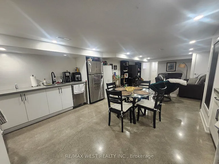 967 Dovercourt Rd #BASEMENT — Photo 14