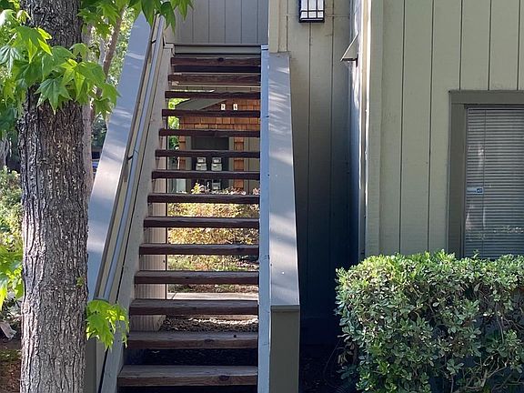 3rd image of 1111 La Terrace Cir